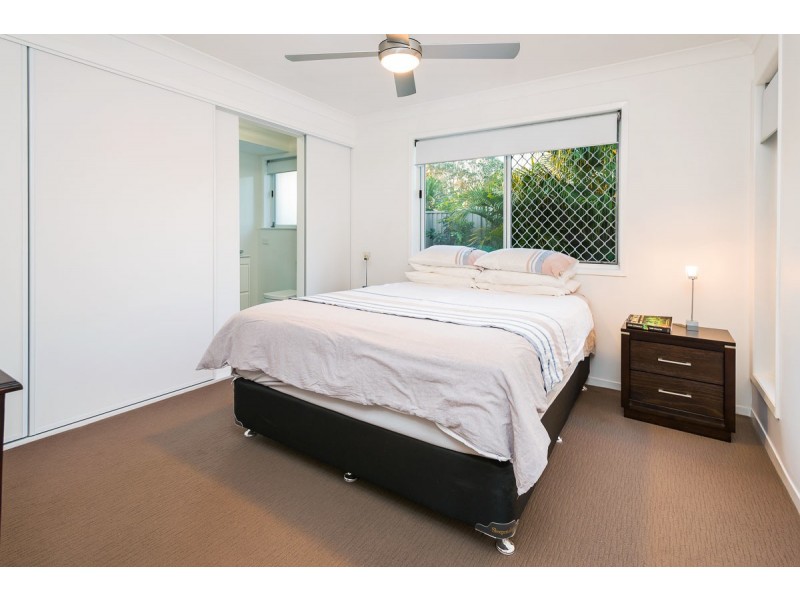 15 Lakefield Crescent, Paradise Point QLD 4216