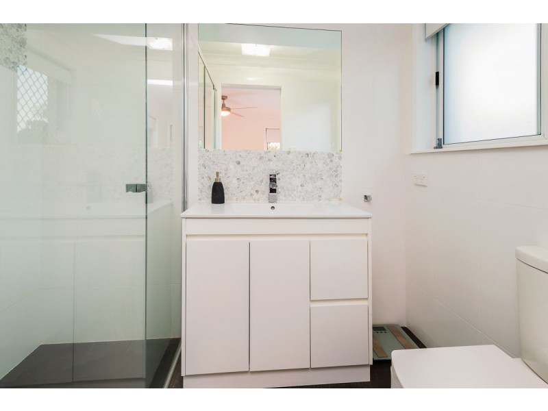 15 Lakefield Crescent, Paradise Point QLD 4216