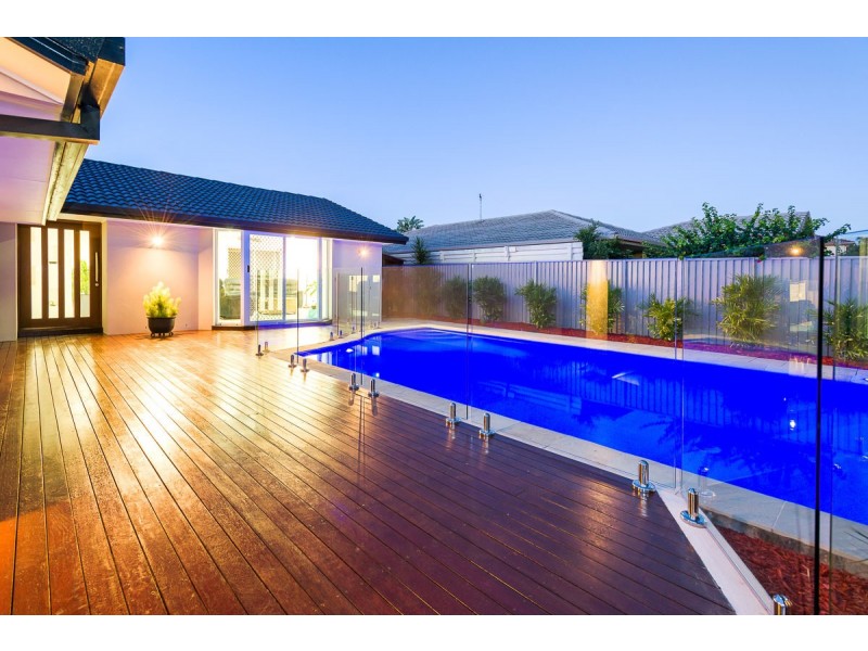 15 Lakefield Crescent, Paradise Point QLD 4216