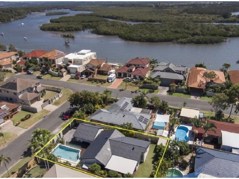 15 Lakefield Crescent, Paradise Point QLD 4216