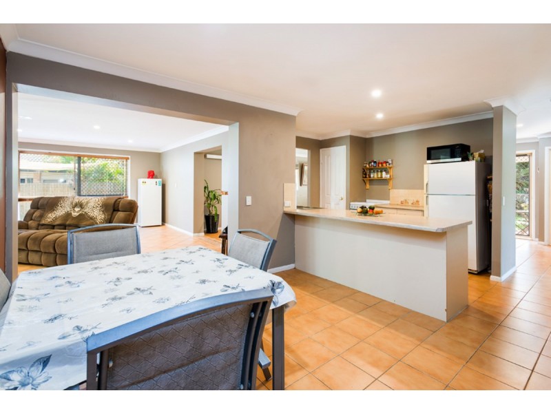 5 Bunker Court, Arundel QLD 4214