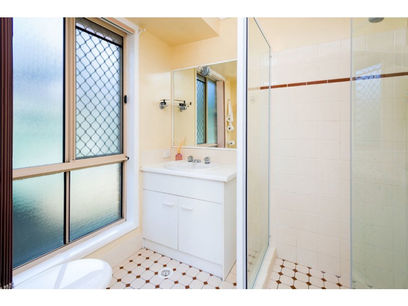 5 Bunker Court, Arundel QLD 4214