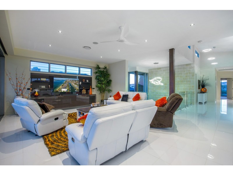 18 Anglers Esplanade, Runaway Bay QLD 4216