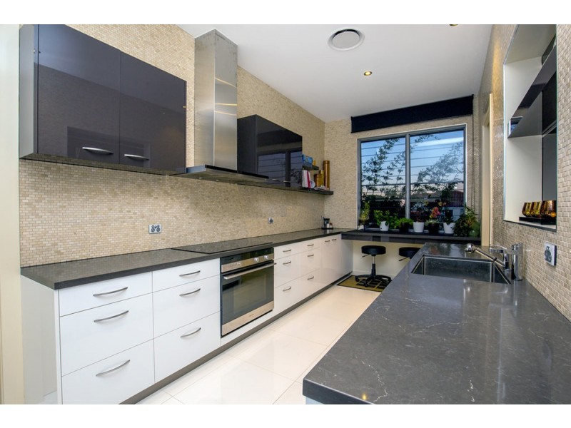 18 Anglers Esplanade, Runaway Bay QLD 4216