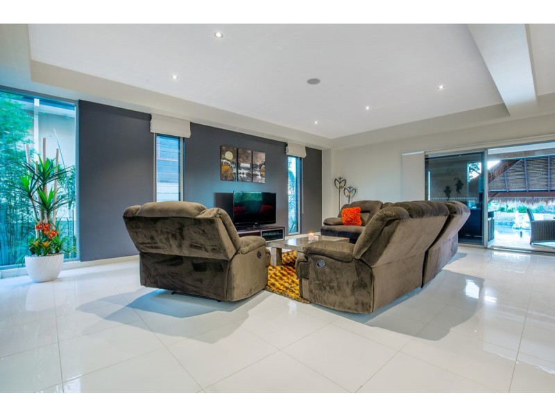18 Anglers Esplanade, Runaway Bay QLD 4216