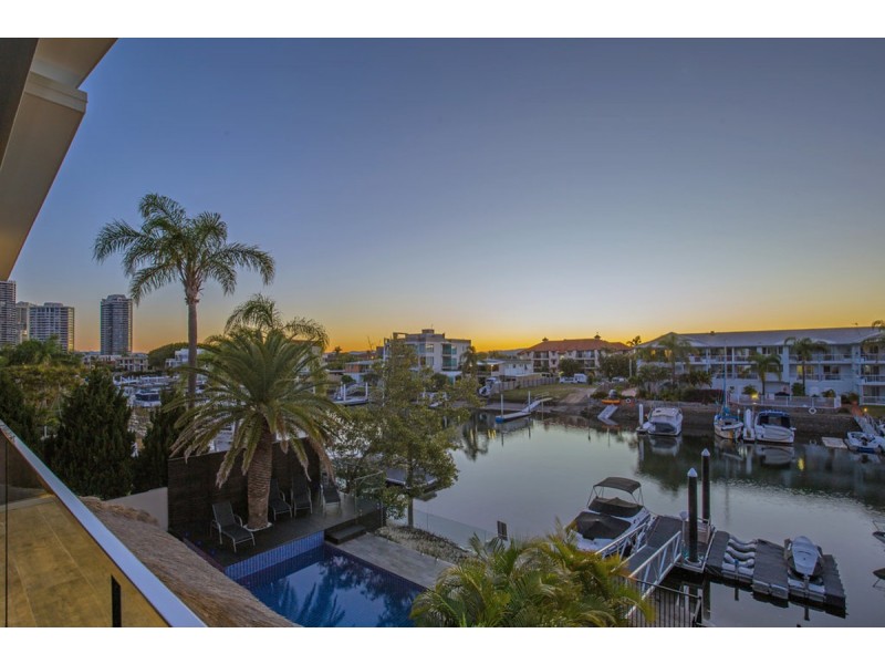 18 Anglers Esplanade, Runaway Bay QLD 4216