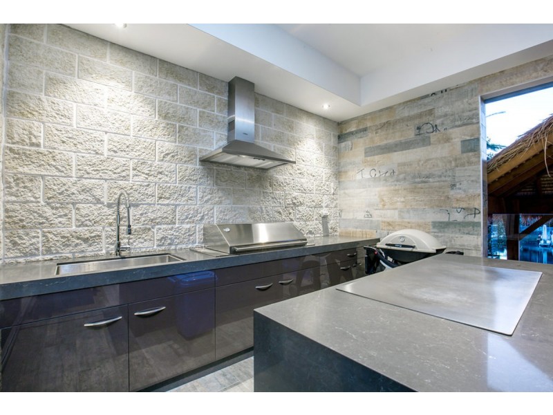 18 Anglers Esplanade, Runaway Bay QLD 4216