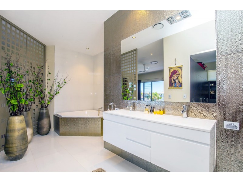 18 Anglers Esplanade, Runaway Bay QLD 4216