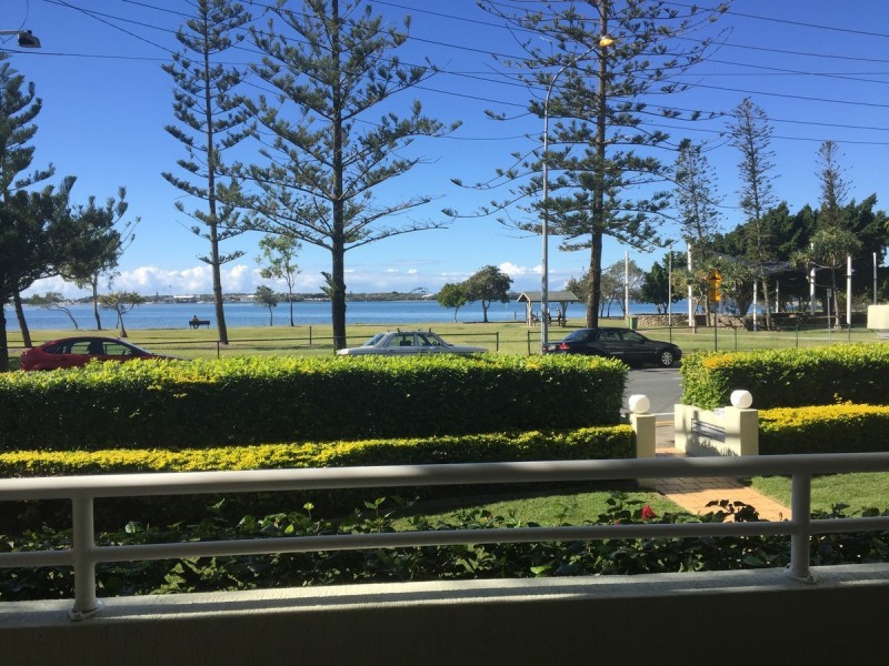 1/194 Marine Parade, Labrador QLD 4215
