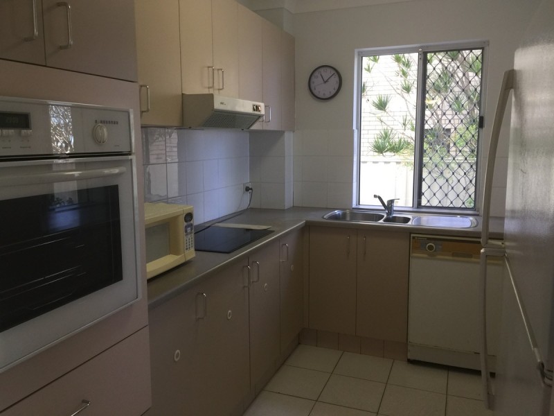 1/194 Marine Parade, Labrador QLD 4215