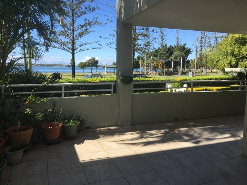 1/194 Marine Parade, Labrador QLD 4215