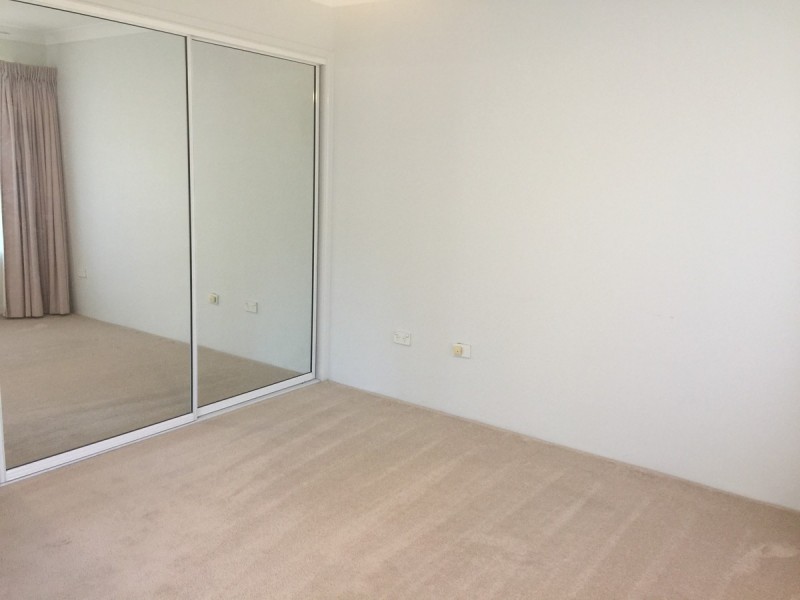 1/194 Marine Parade, Labrador QLD 4215