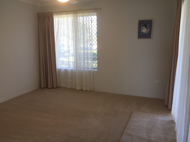 1/194 Marine Parade, Labrador QLD 4215