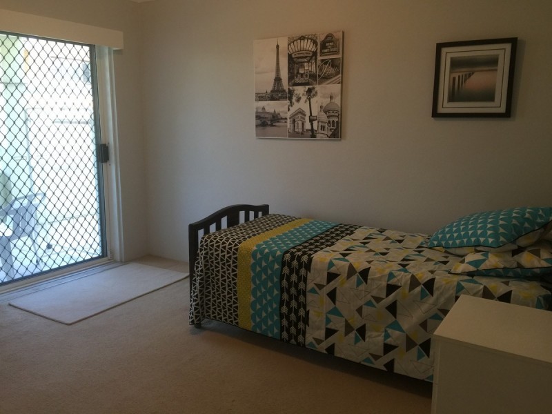 1/194 Marine Parade, Labrador QLD 4215