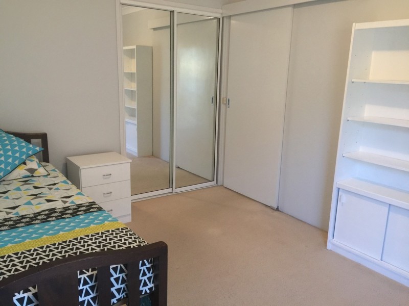 1/194 Marine Parade, Labrador QLD 4215