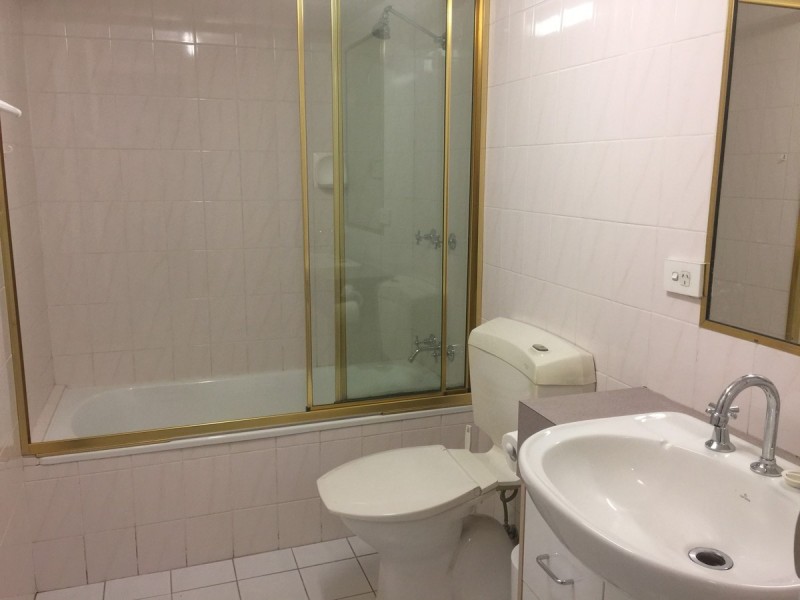 1/194 Marine Parade, Labrador QLD 4215