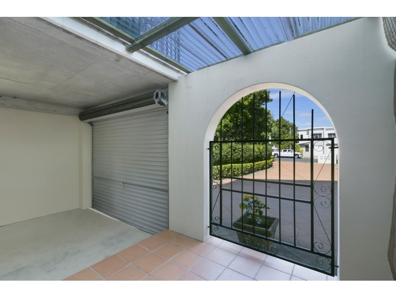 2/9 Bright Avenue, Labrador QLD 4215