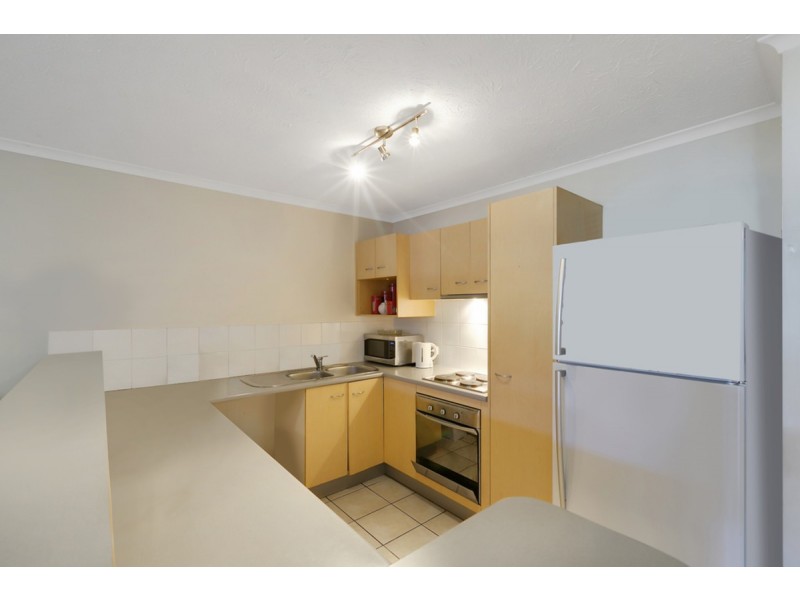 2/9 Bright Avenue, Labrador QLD 4215