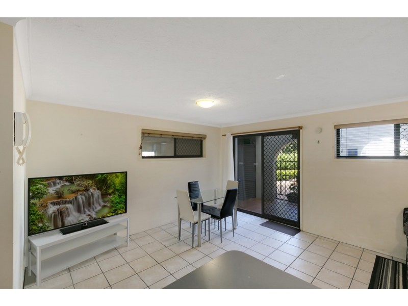 2/9 Bright Avenue, Labrador QLD 4215