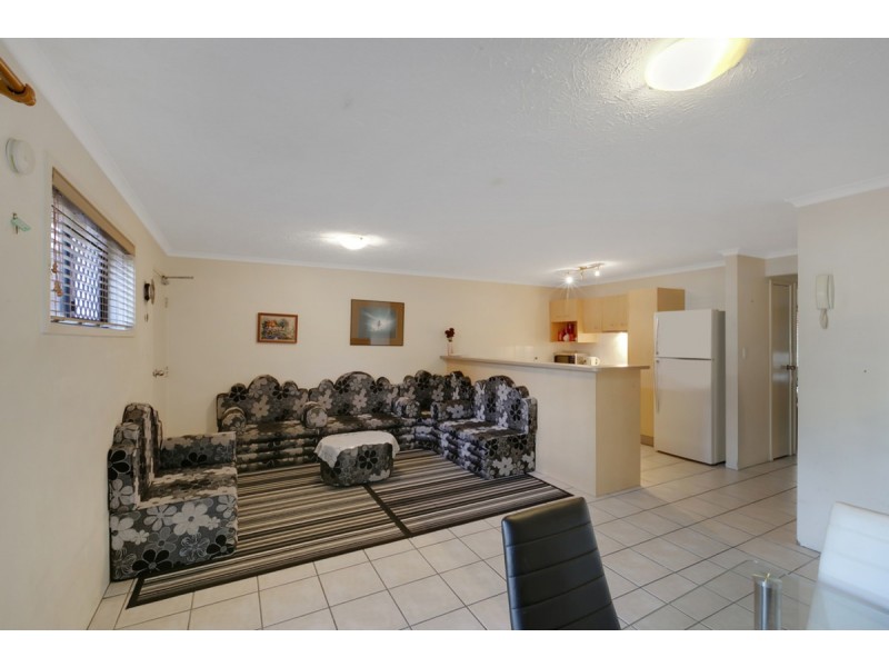 2/9 Bright Avenue, Labrador QLD 4215