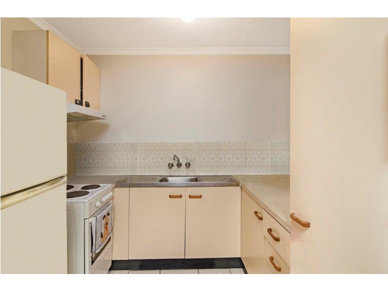 2/20 Bright Avenue, Labrador QLD 4215