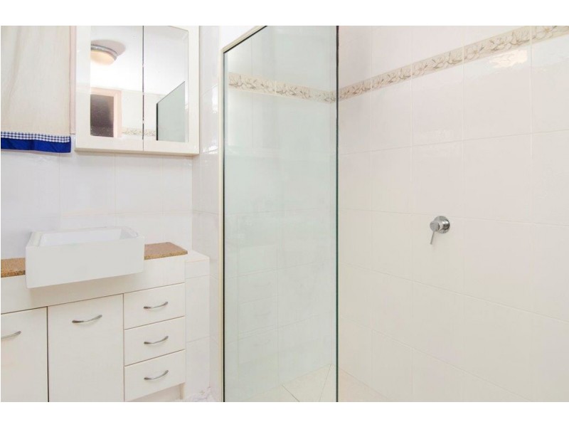 2/20 Bright Avenue, Labrador QLD 4215