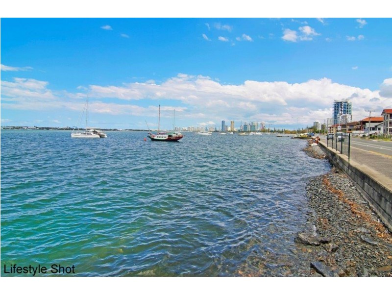 2/20 Bright Avenue, Labrador QLD 4215