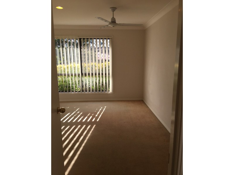 10 Kolonia Street, Pacific Pines QLD 4211