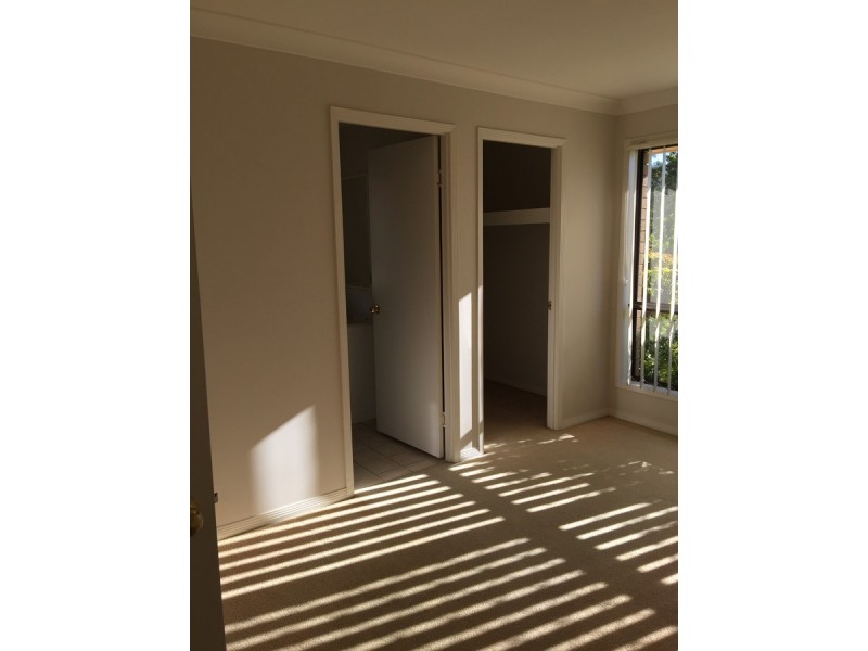 10 Kolonia Street, Pacific Pines QLD 4211