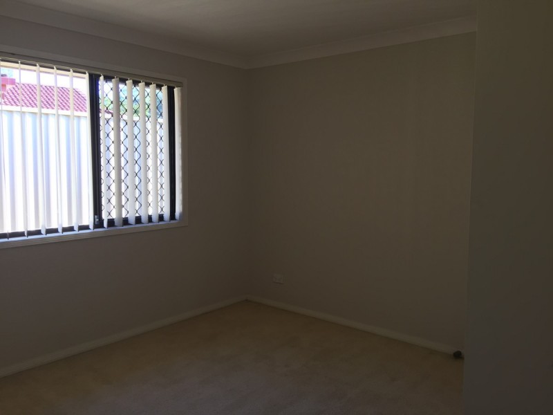 10 Kolonia Street, Pacific Pines QLD 4211
