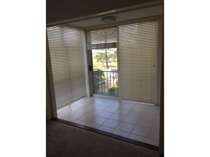 5/198 Marine Parade, Labrador QLD 4215