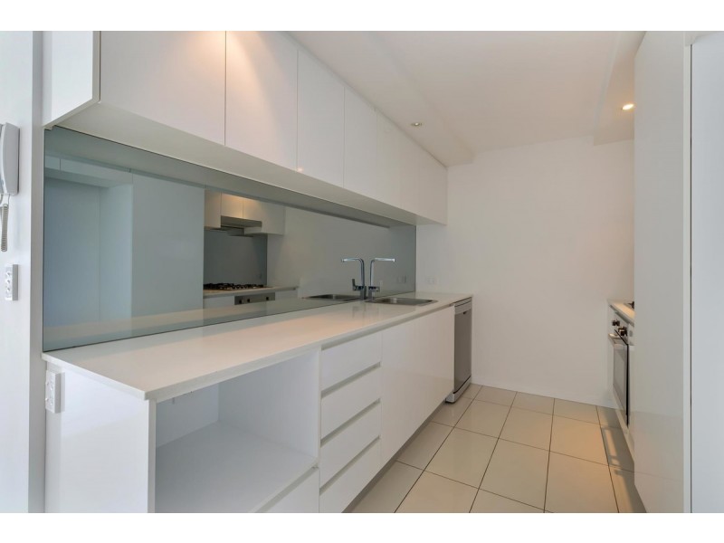 602/11 Compass Drive, Biggera Waters QLD 4216