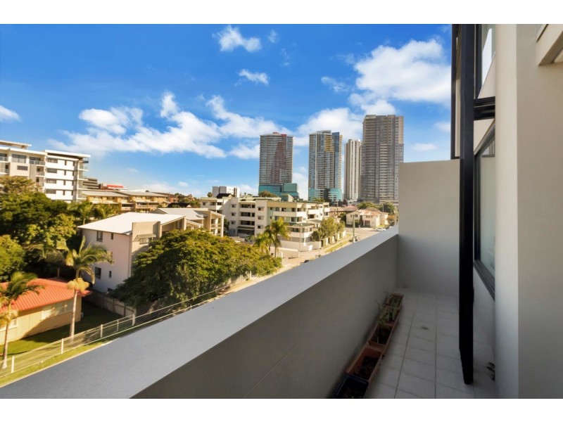 16/43 Lenneberg Street, Southport QLD 4215