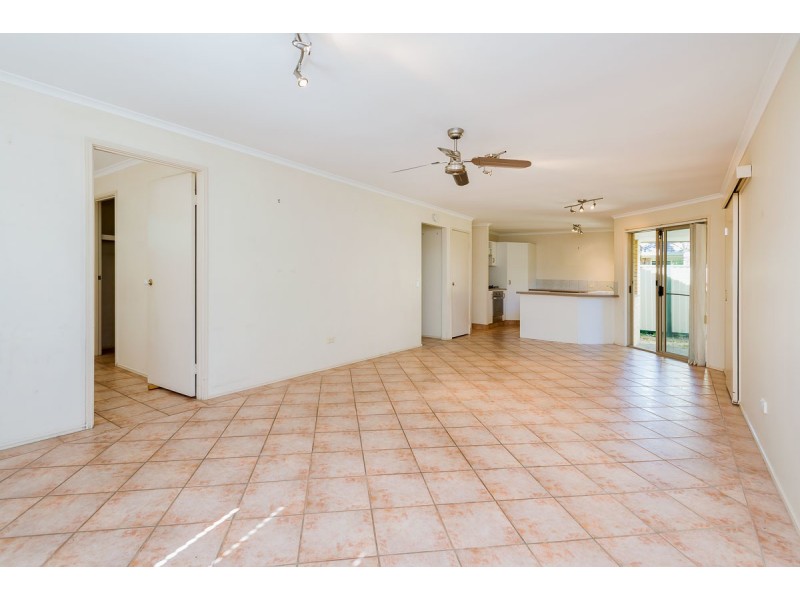 1/120 Whiting Street, Labrador QLD 4215
