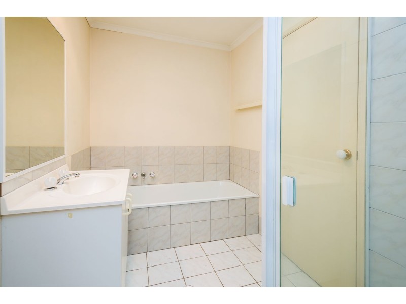 1/120 Whiting Street, Labrador QLD 4215