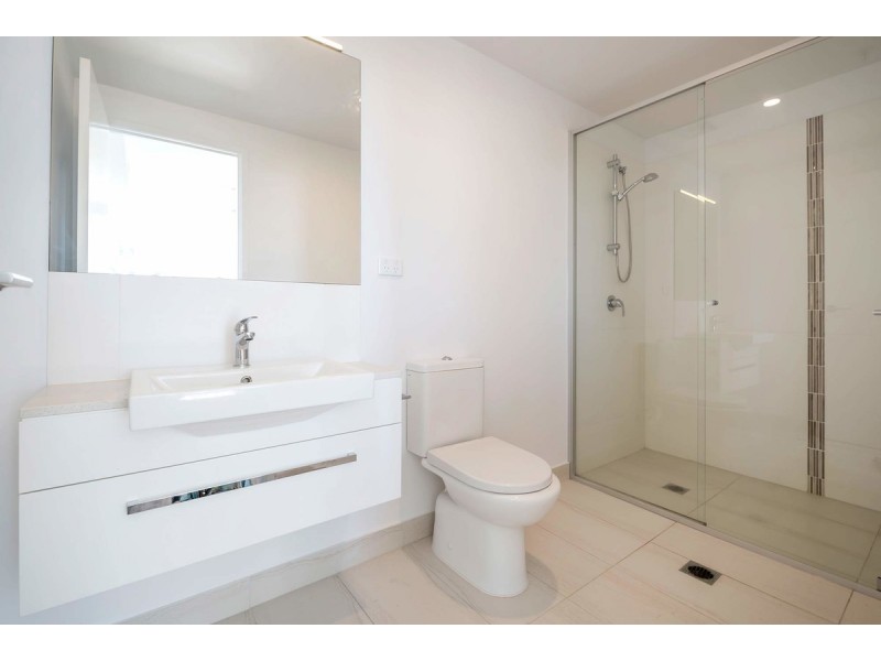 1212/17 Bath Street, Labrador QLD 4215