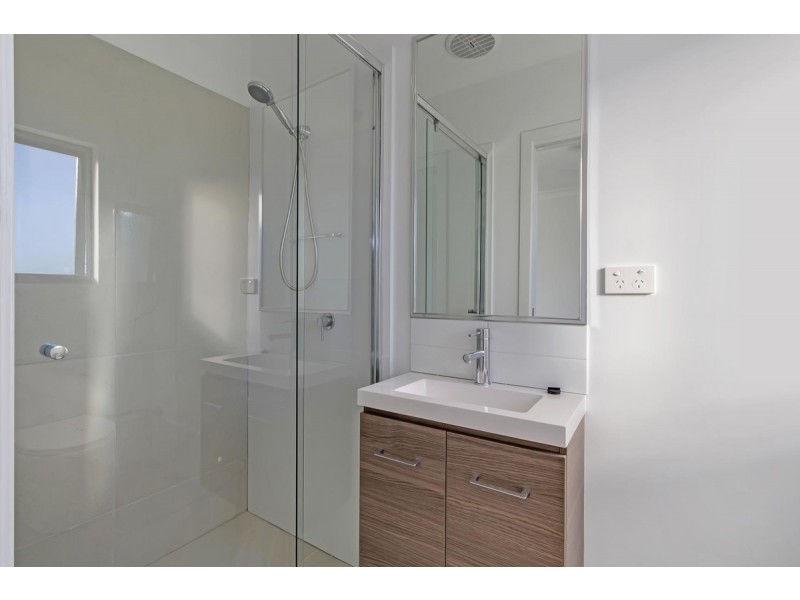 7/16 Brisbane Road, Labrador QLD 4215