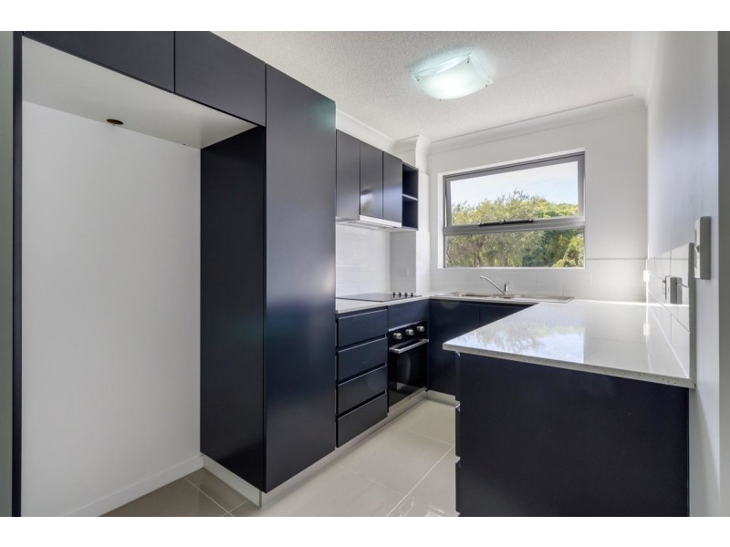 2/14-16 Proud Street, Labrador QLD 4215