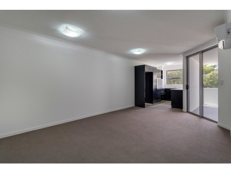 2/14-16 Proud Street, Labrador QLD 4215