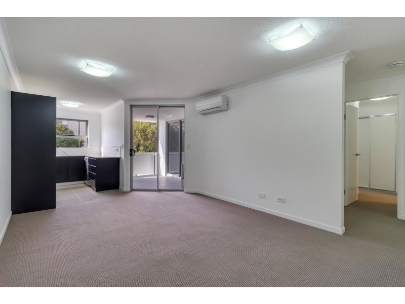 2/14-16 Proud Street, Labrador QLD 4215