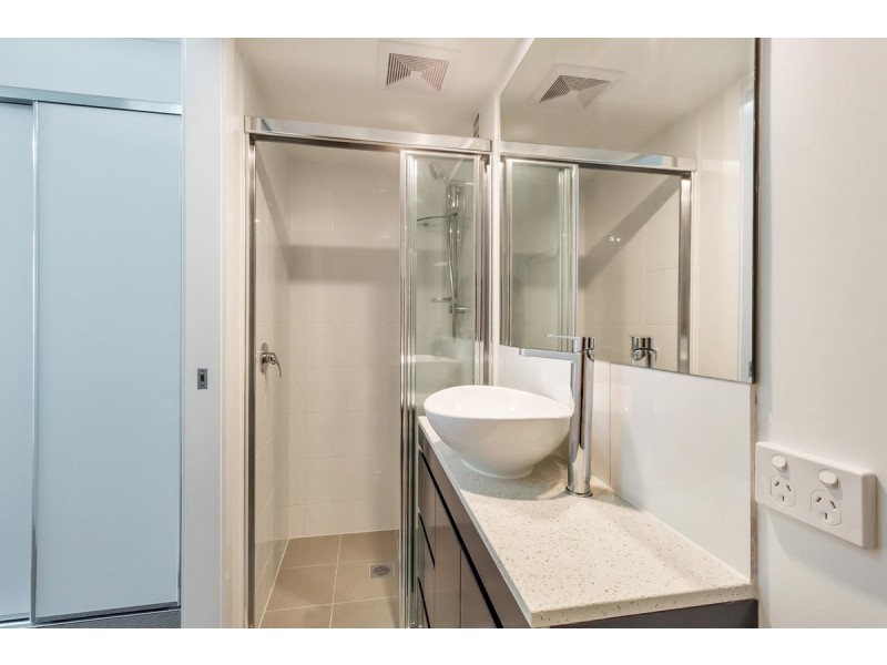 2/14-16 Proud Street, Labrador QLD 4215