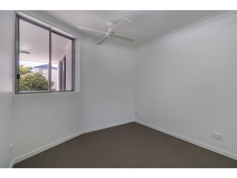 2/14-16 Proud Street, Labrador QLD 4215