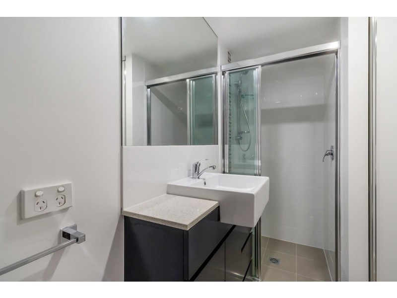 2/14-16 Proud Street, Labrador QLD 4215