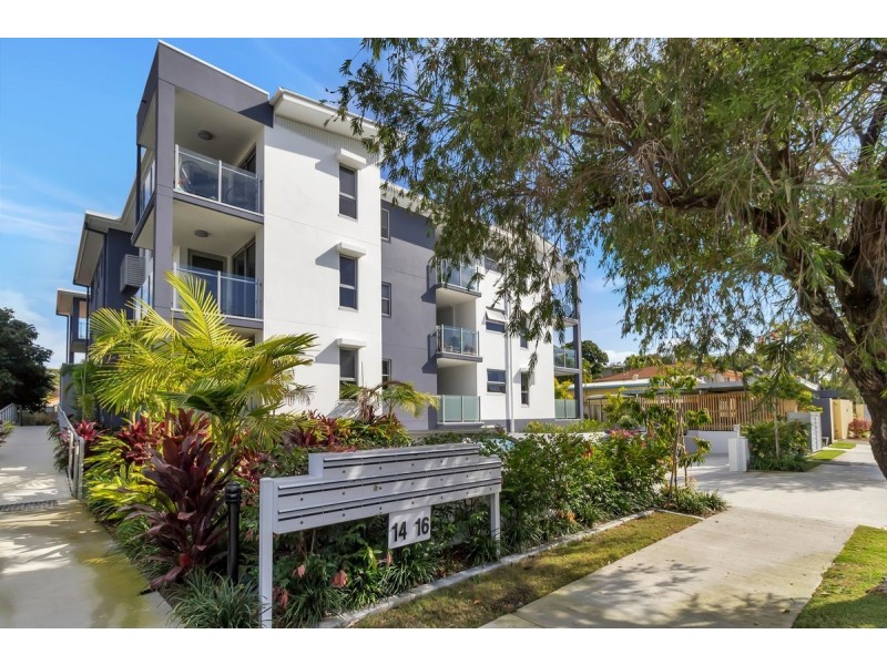 2/14-16 Proud Street, Labrador QLD 4215