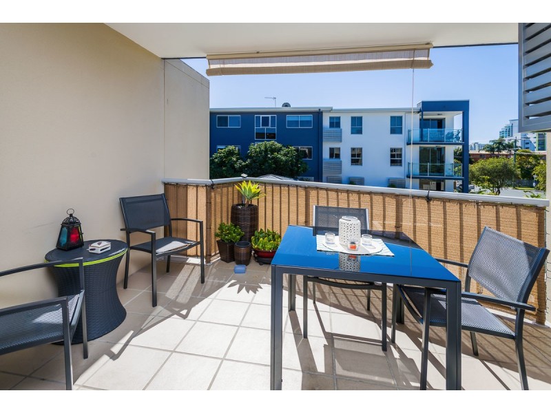 10/8 Proud Street, Labrador QLD 4215