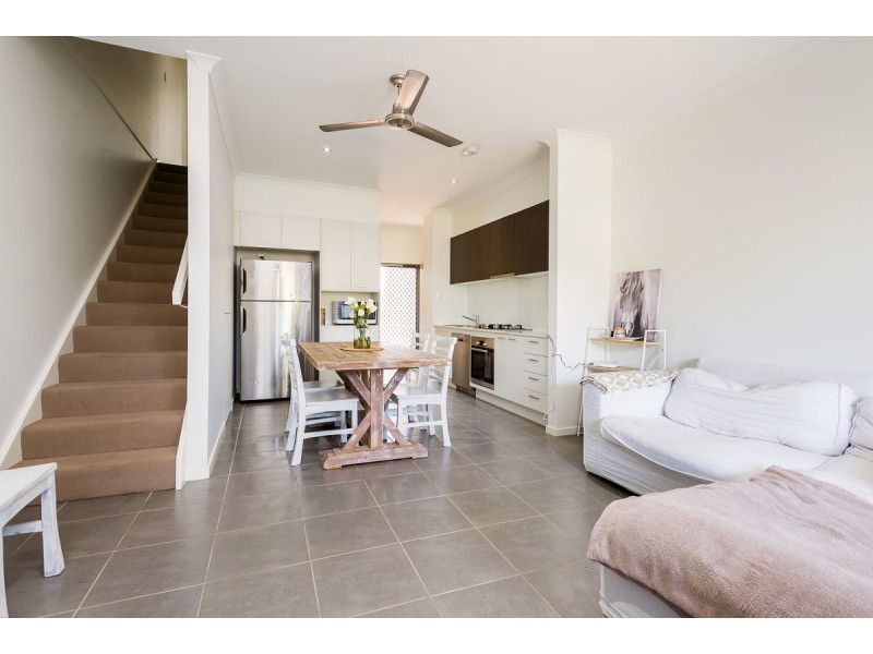 24 Halyard Crescent, Hope Island QLD 4212