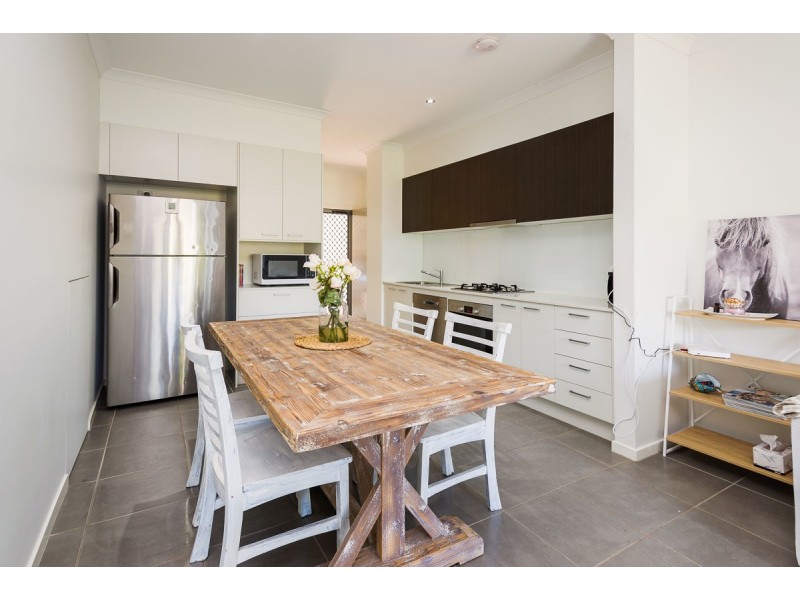 24 Halyard Crescent, Hope Island QLD 4212