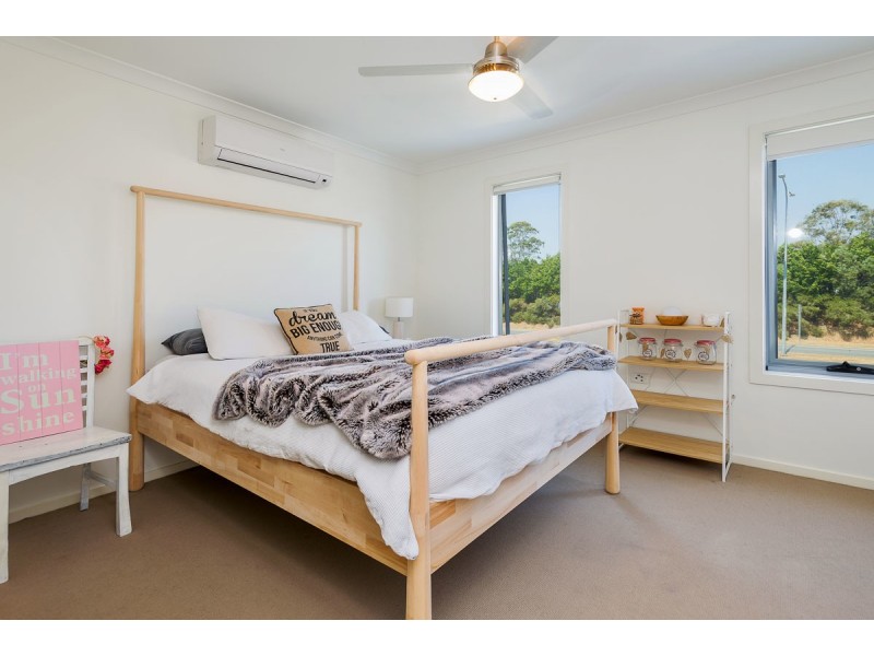 24 Halyard Crescent, Hope Island QLD 4212