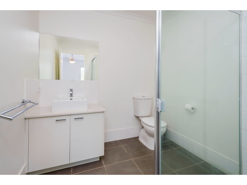24 Halyard Crescent, Hope Island QLD 4212