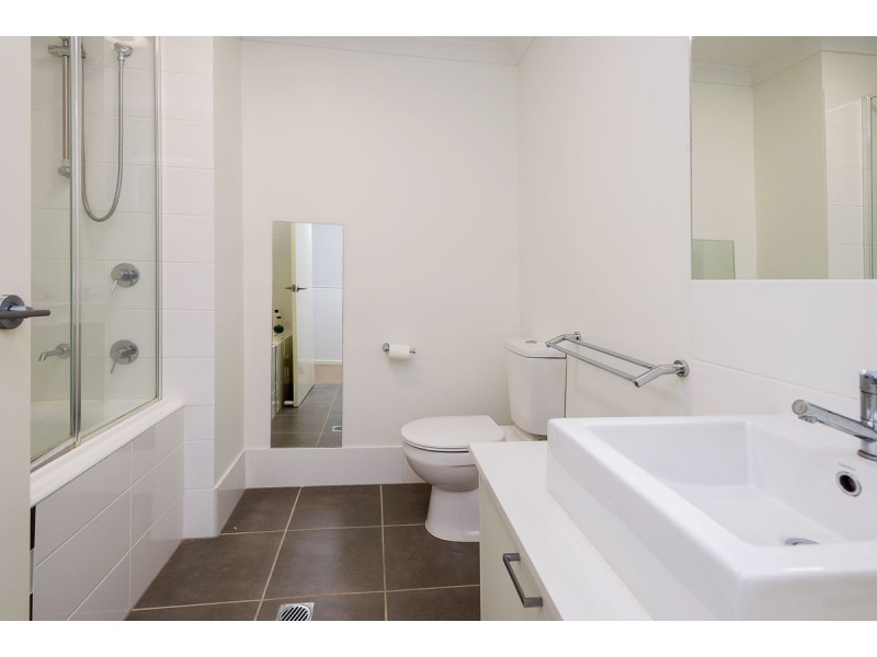 24 Halyard Crescent, Hope Island QLD 4212